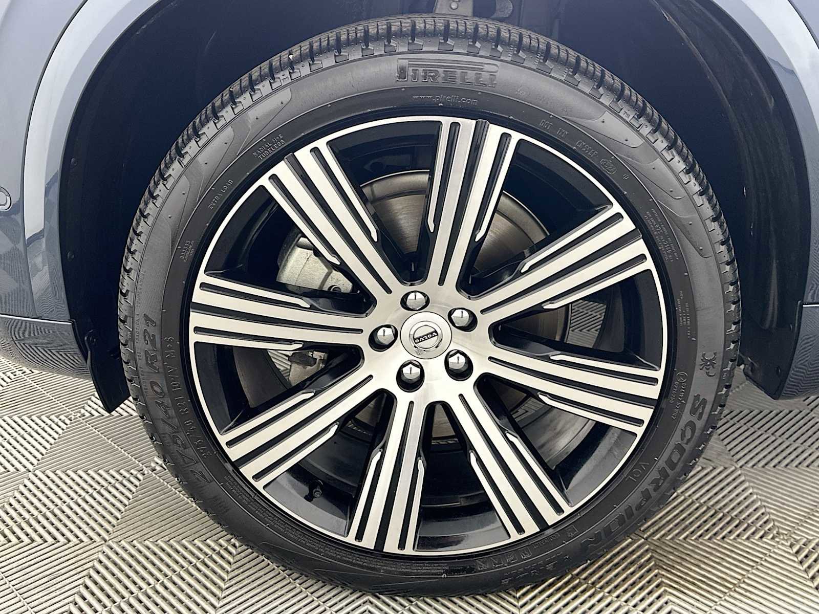 Used 2025 Volvo XC90 B6 Plus w/ Protection Package Premier image 31