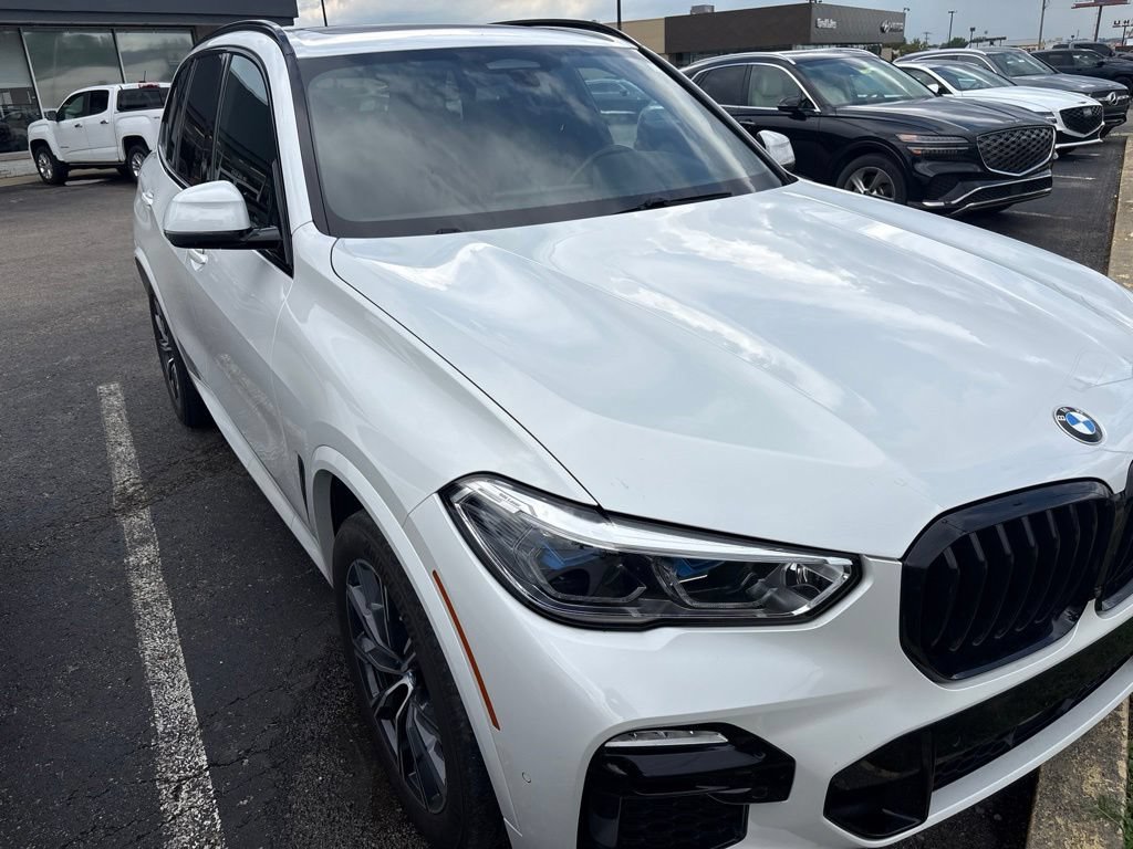 Used 2021 BMW X5 xDrive40i w/ M Sport Package AWD/4WD image 3
