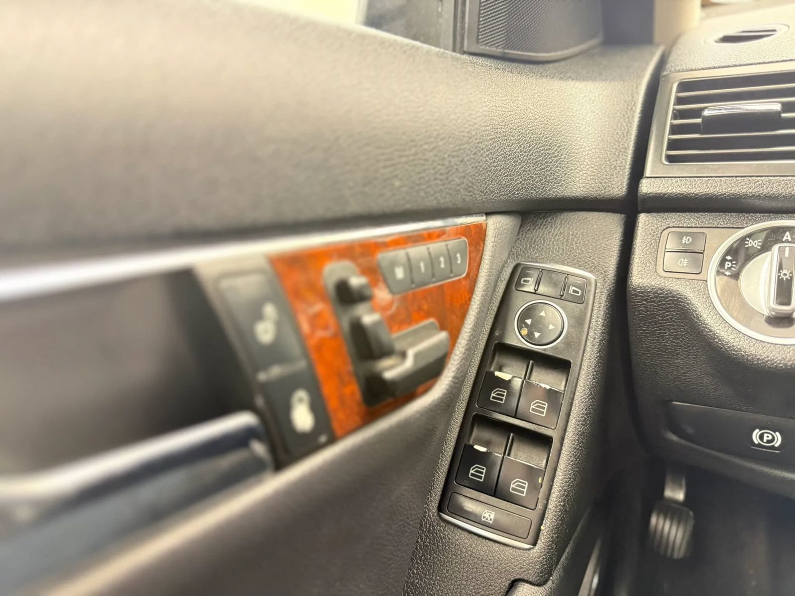 Used 2011 Mercedes-Benz C 300 4MATIC Sedan image 36