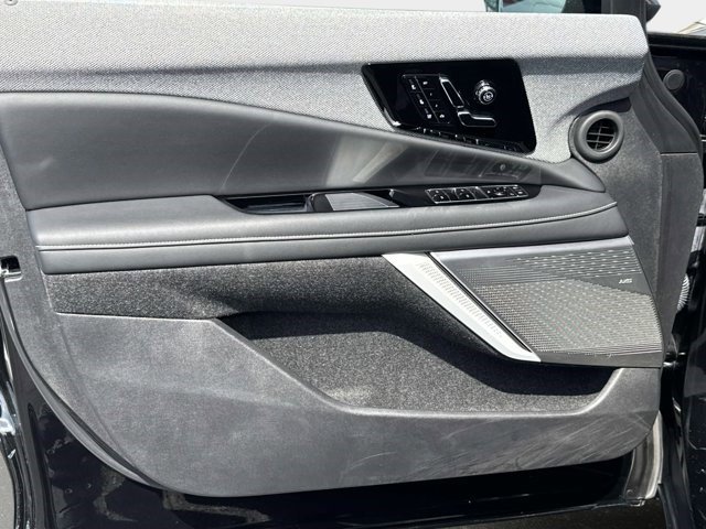 Certified 2025 Cadillac Optiq Luxury 2 w/ LPO, Floor Liner Package AWD/4WD image 18
