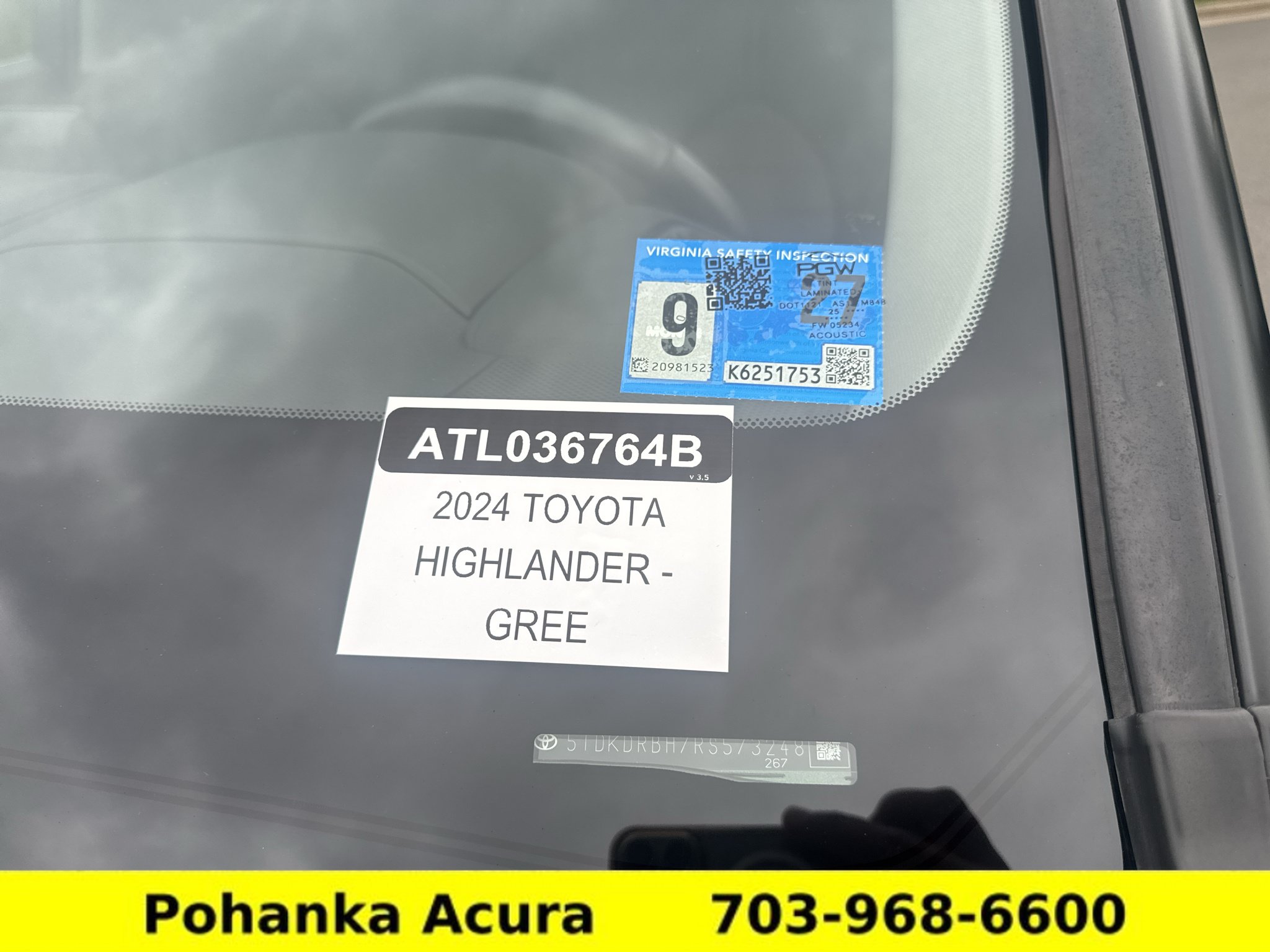 Used 2024 Toyota Highlander XLE AWD/4WD image 43