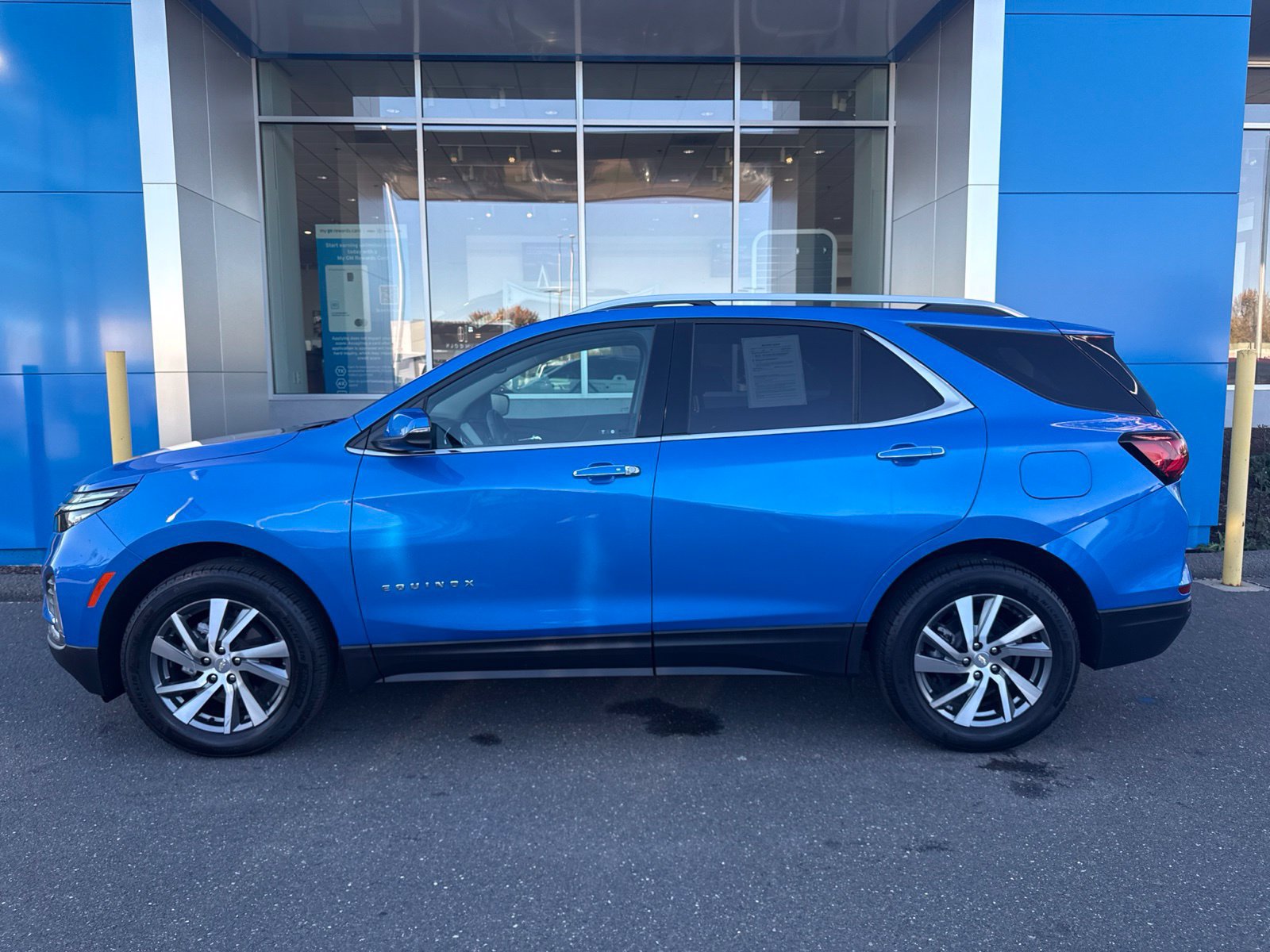 Used 2024 Chevrolet Equinox Premier AWD/4WD image 9