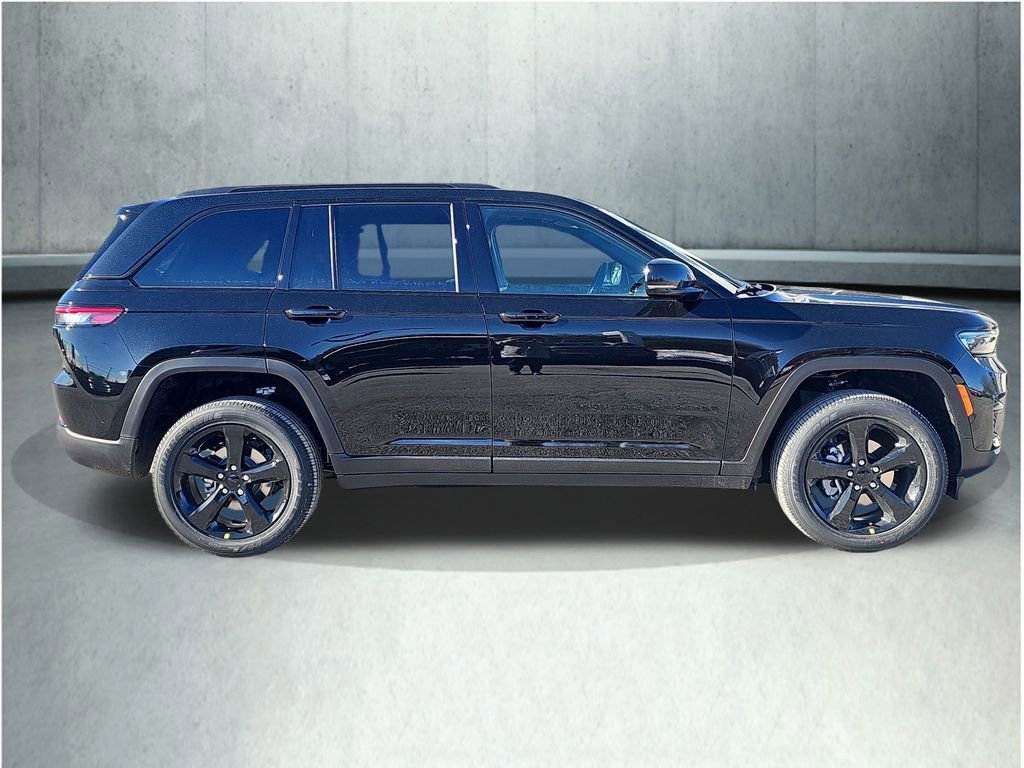 New 2025 Jeep Grand Cherokee Altitude image 8