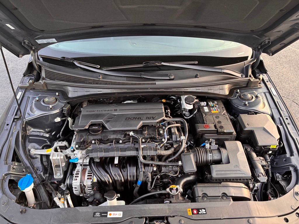 Used 2025 Hyundai Elantra SE FWD image 9
