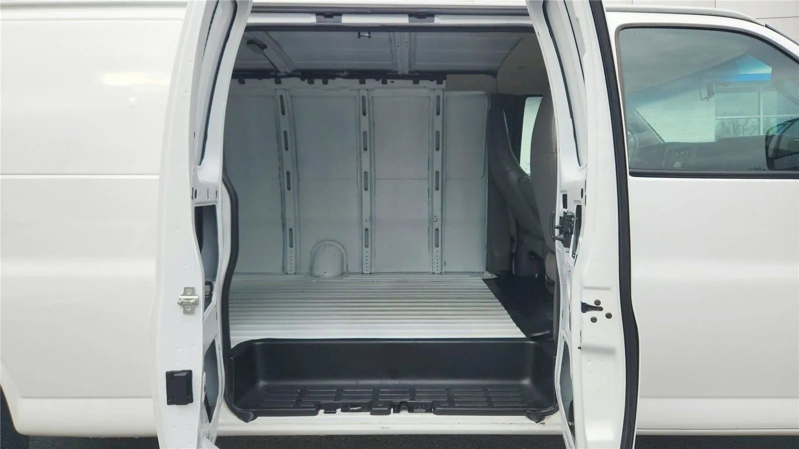 Used 2021 Chevrolet Express 2500 Extended w/ Driver Convenience Package image 24