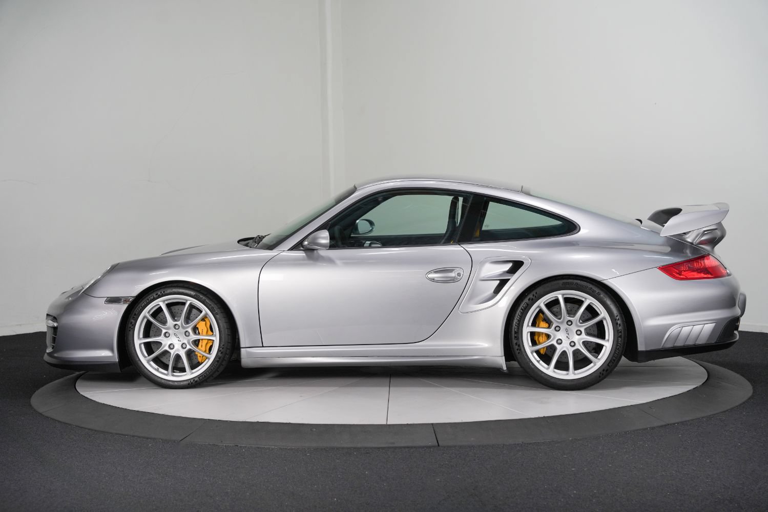 Used 2008 Porsche 911 GT2 RWD image 6