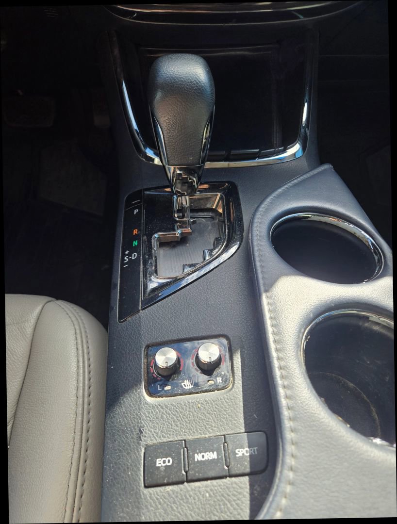 Used 2015 Toyota Avalon XLE Premium w/ Preferred Accessory Package FWD image 24