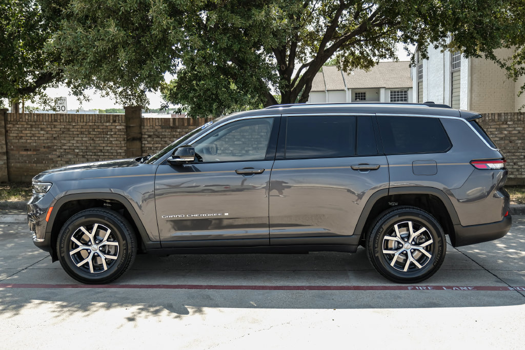 Used 2023 Jeep Grand Cherokee L Limited w/ Luxury Tech Group II AWD/4WD image 20