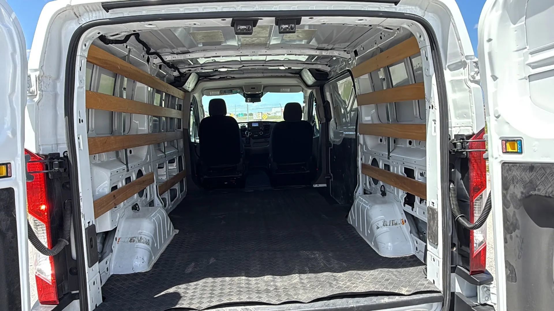 Used 2024 Ford Transit 250 Low Roof w/ Exterior Upgrade Package RWD image 5