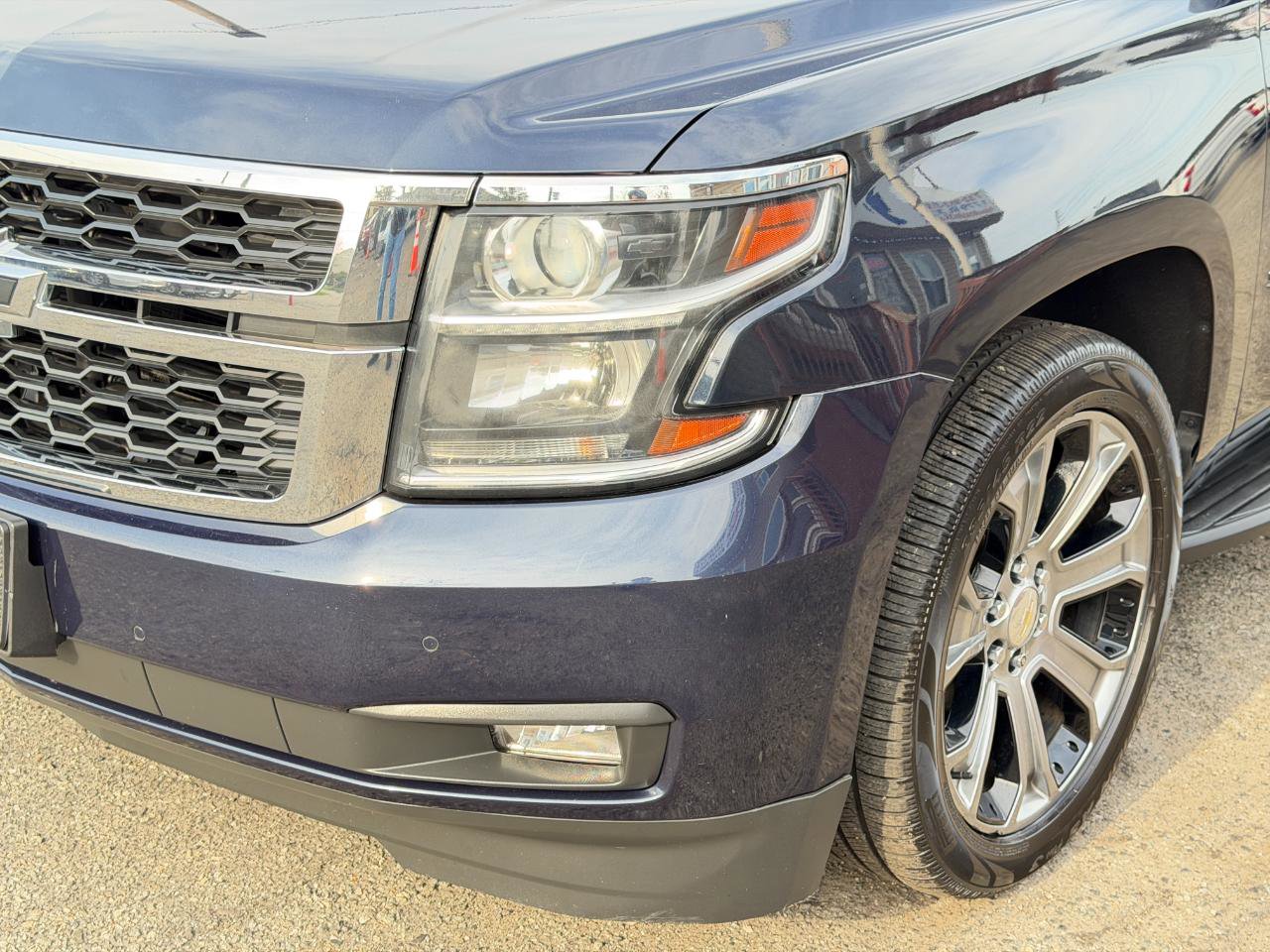 Used 2018 Chevrolet Suburban LT image 9