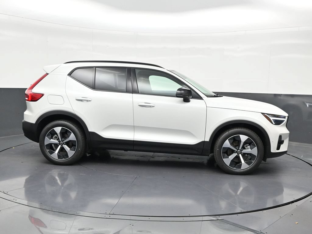 New 2026 Volvo XC40 B5 Plus w/ Climate Package AWD/4WD image 6