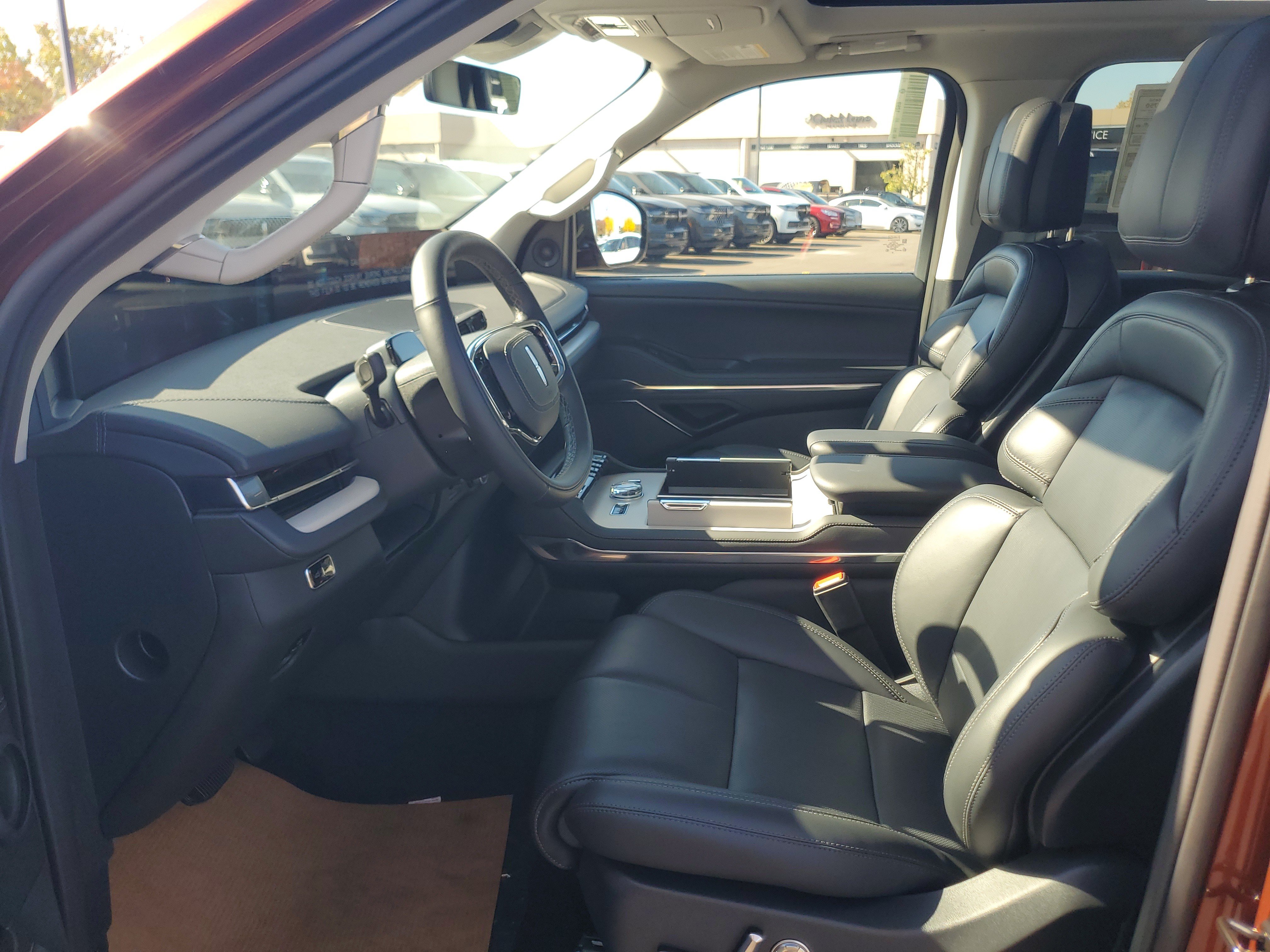 New 2027 Lincoln Navigator Reserve AWD/4WD image 12