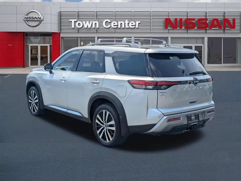 Certified 2025 Nissan Pathfinder Platinum w/ Cargo Package FWD image 5