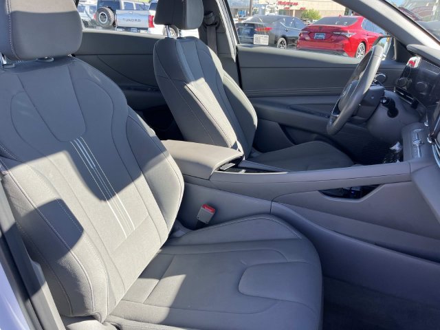 Certified 2025 Hyundai Elantra SEL FWD image 22
