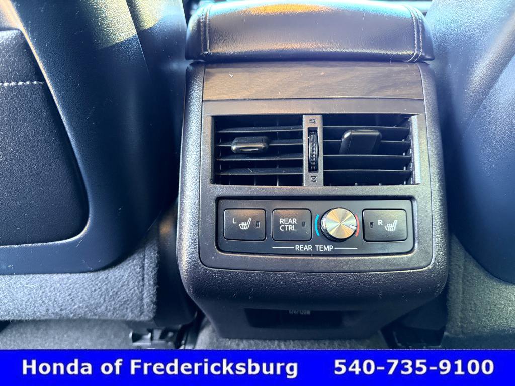 Used 2016 Toyota Avalon Limited w/ Toyota Safety Sense Package image 40