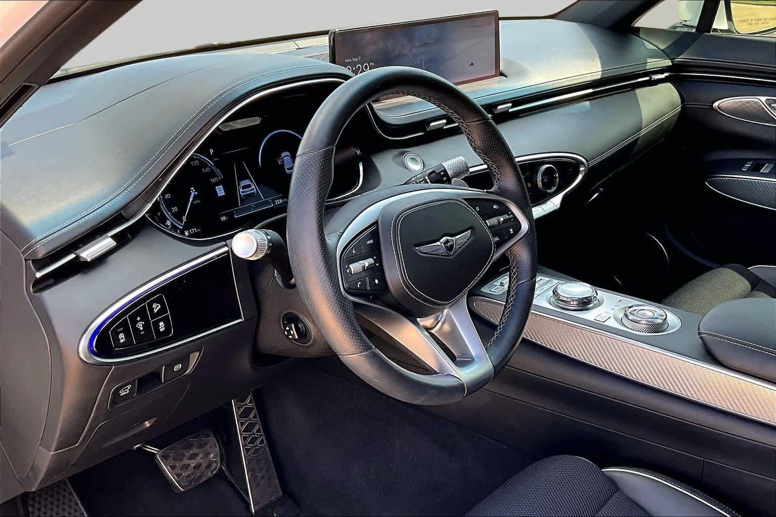 Used 2023 Genesis GV70 2.5T w/ Sport Prestige Package AWD/4WD image 18