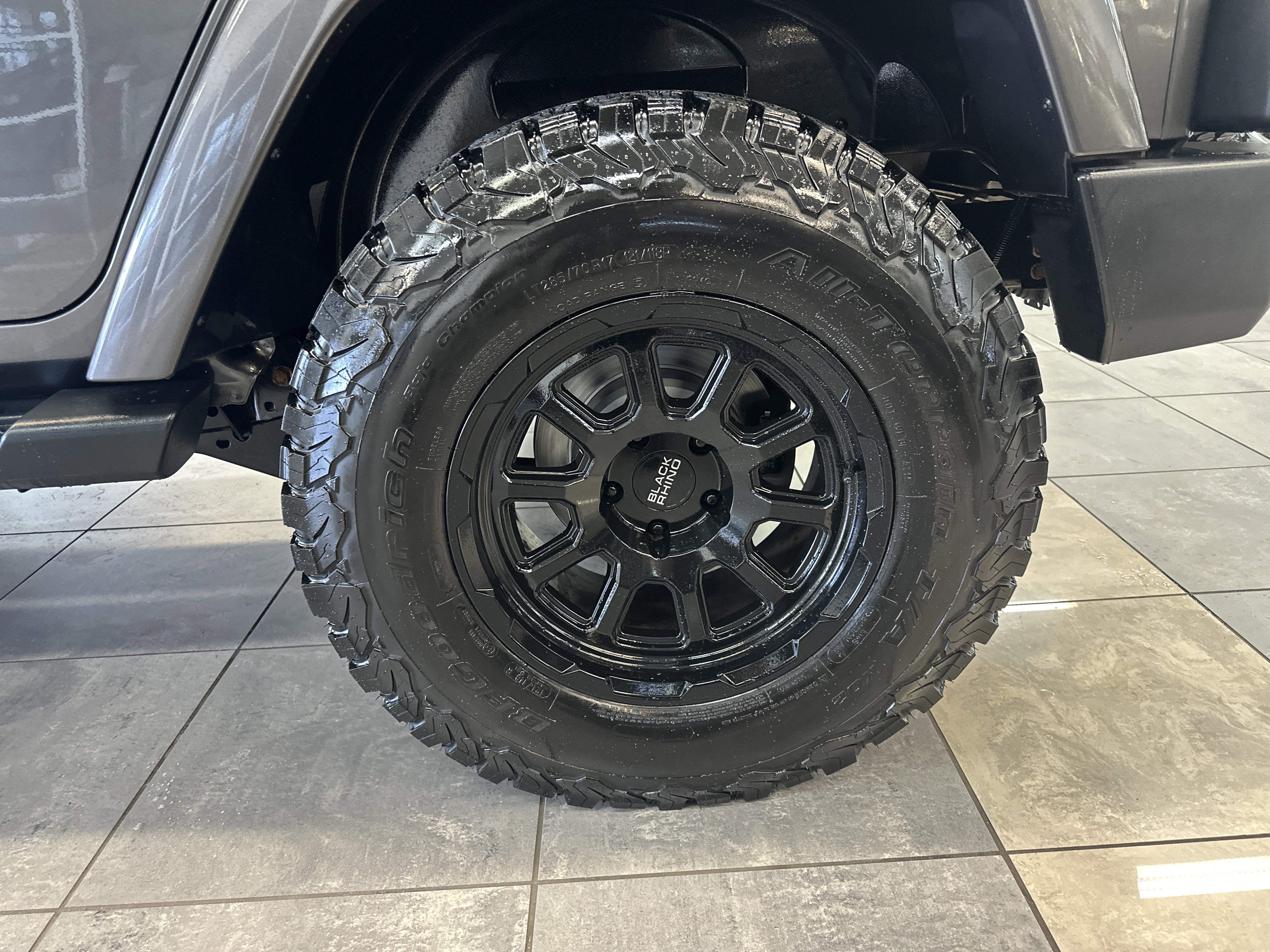 Used 2016 Jeep Wrangler Unlimited Sahara w/ Dual Top Group image 7