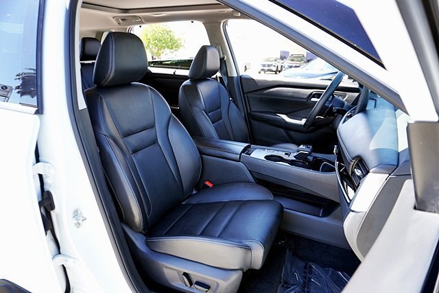 Used 2024 Nissan Rogue SL w/ SL Premium Package FWD image 19