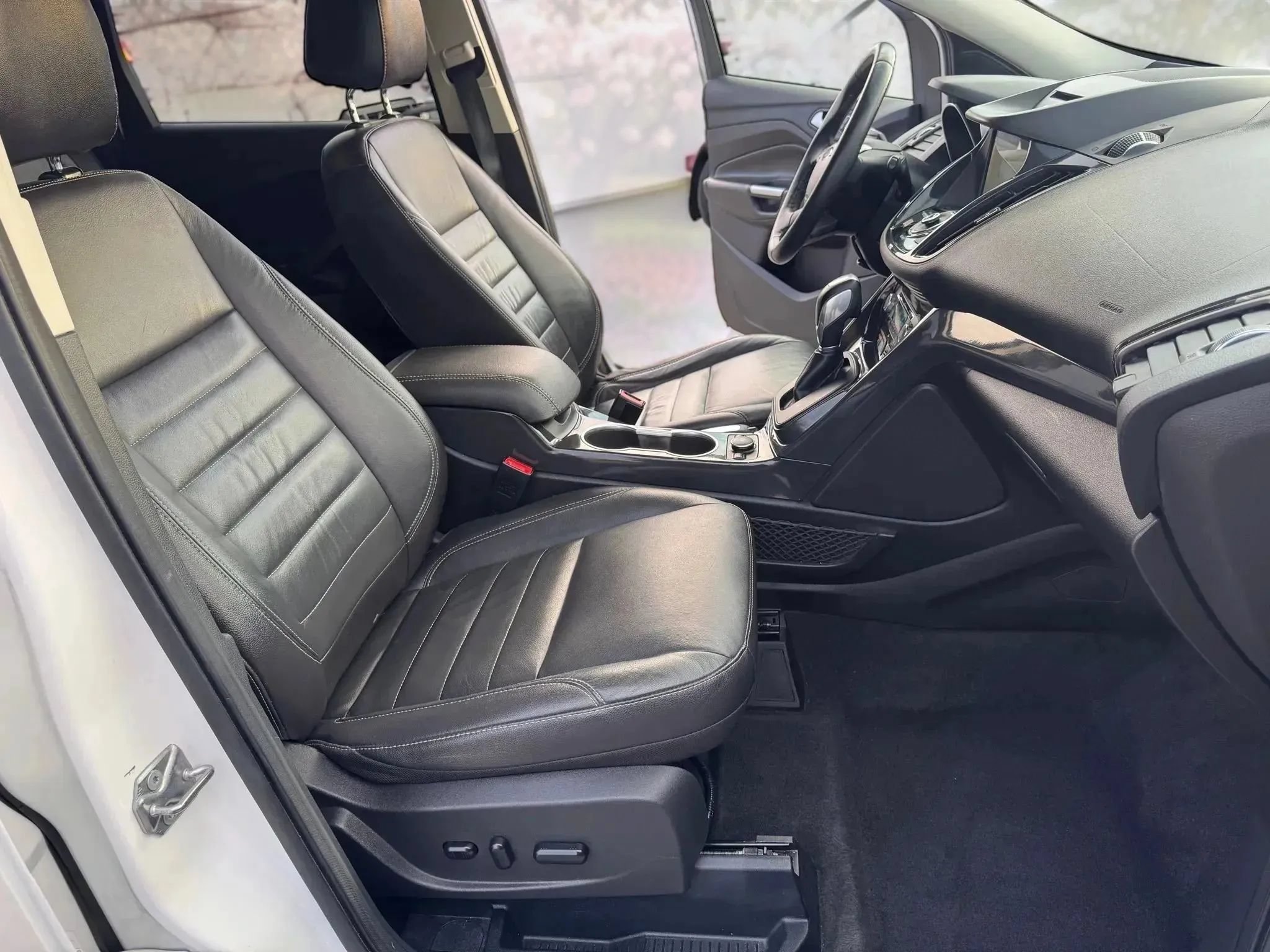 Used 2016 Ford Escape Titanium FWD image 8