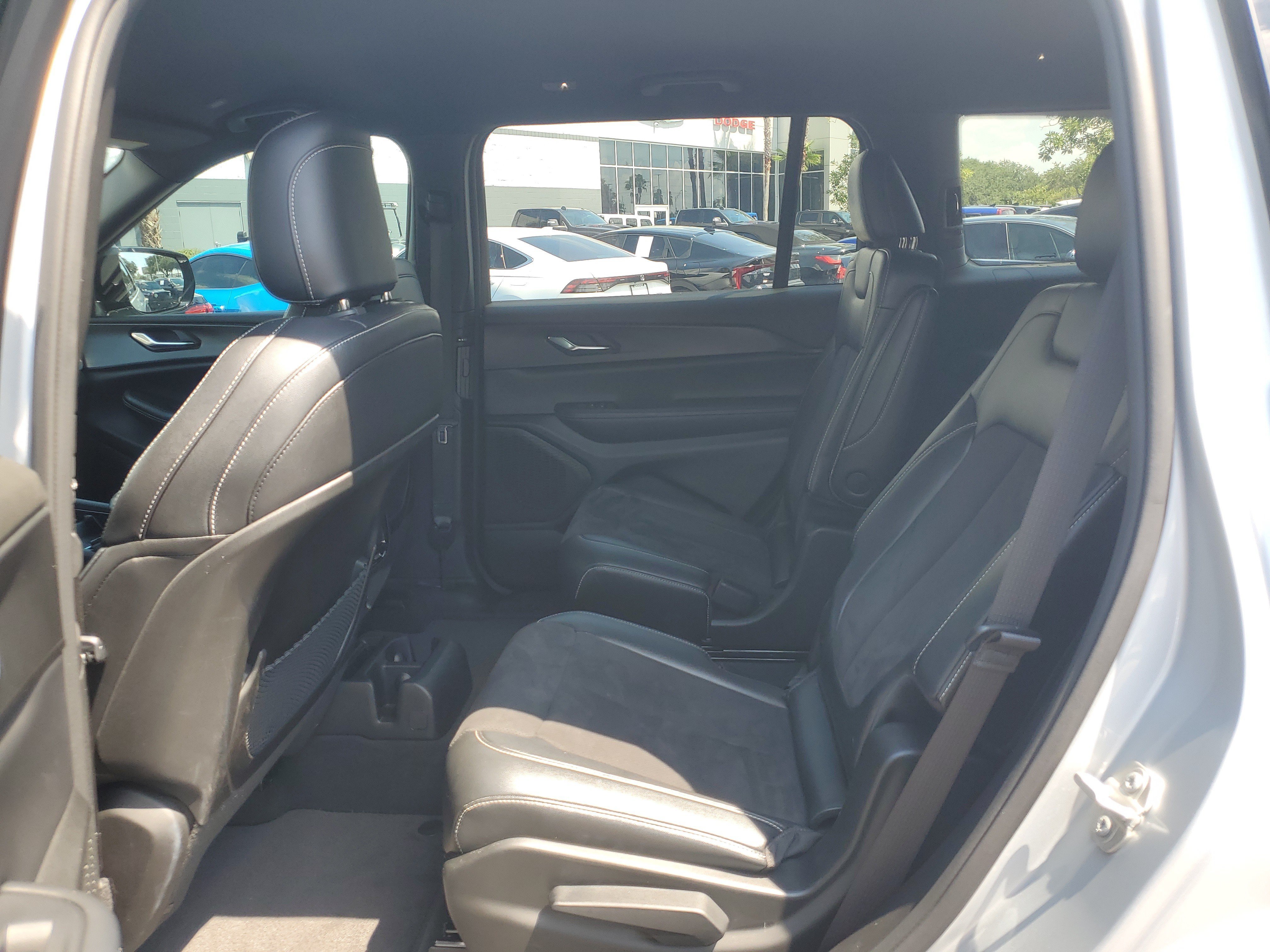 Used 2024 Jeep Grand Cherokee L Laredo RWD image 9