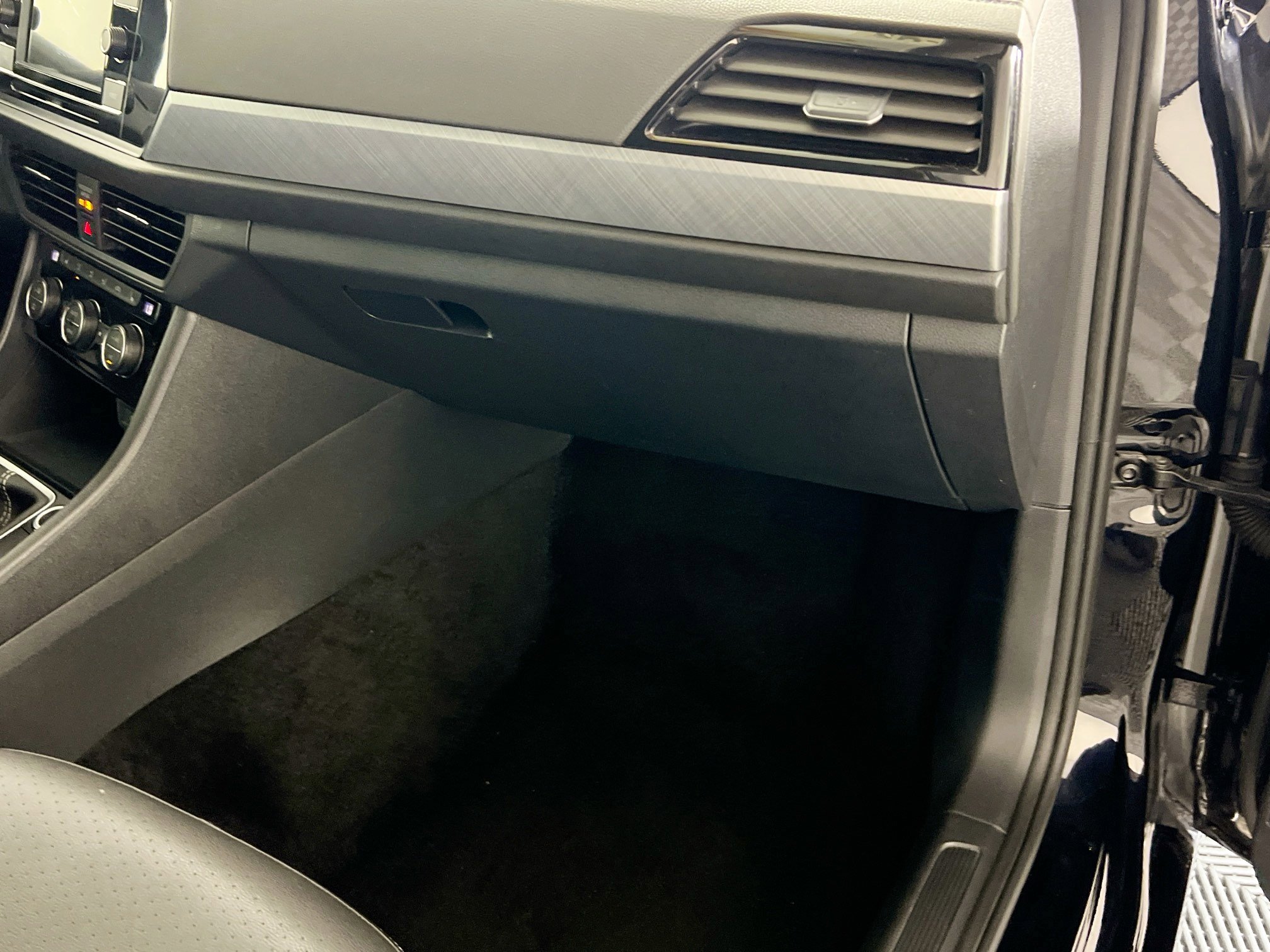 Used 2024 Volkswagen Jetta SE image 35