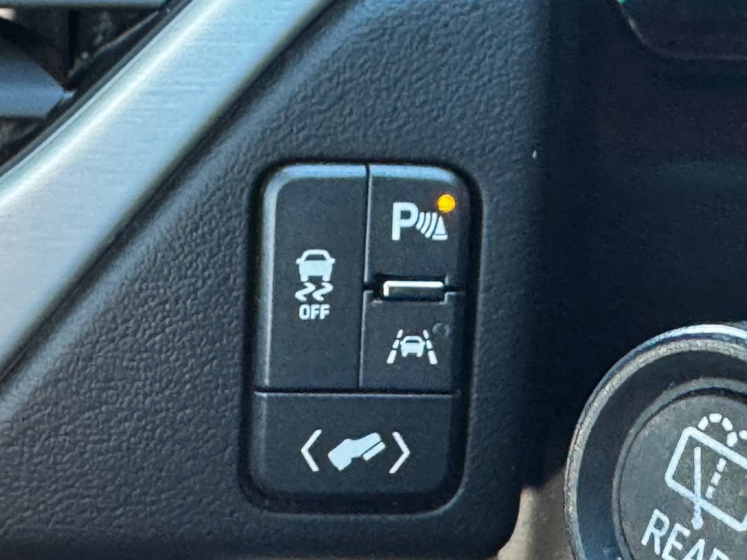 Used 2020 GMC Yukon SLE w/ SLE Value Package image 22