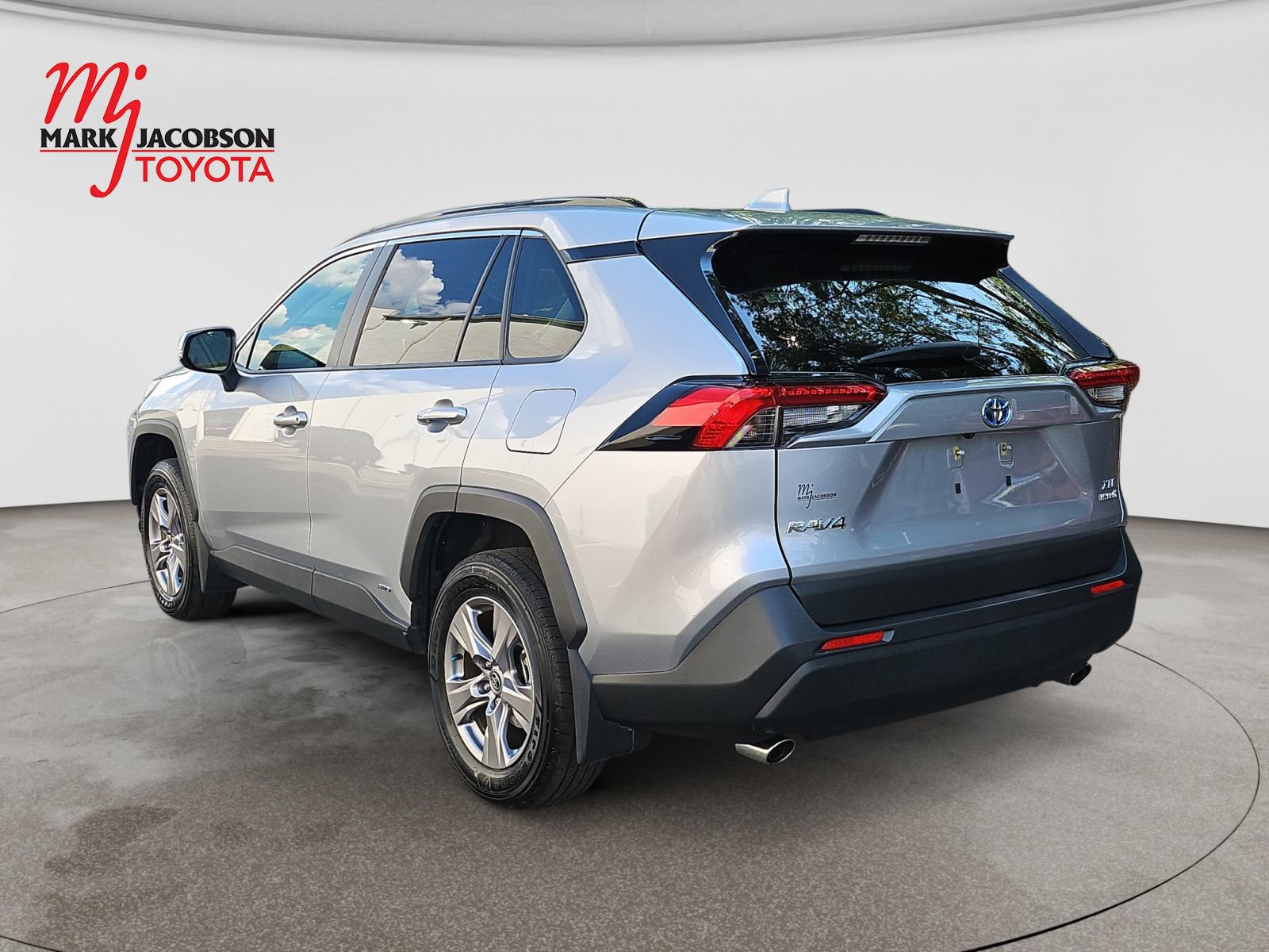 Used 2024 Toyota RAV4 XLE w/ Convenience Package AWD/4WD image 14