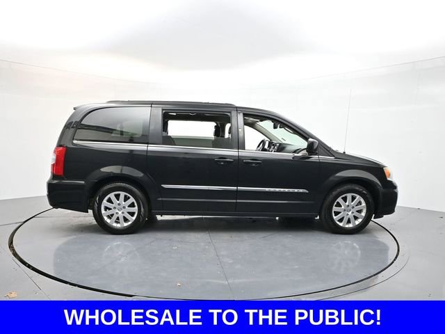 Used 2014 Chrysler Town & Country Touring image 8