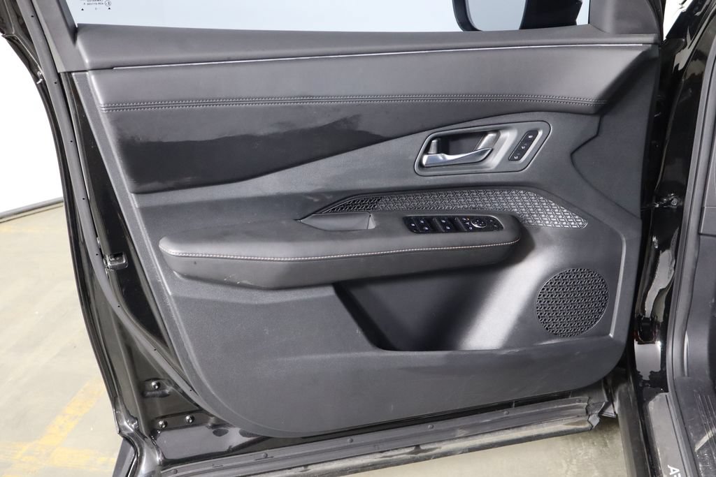 Used 2023 Nissan Ariya FWD image 19
