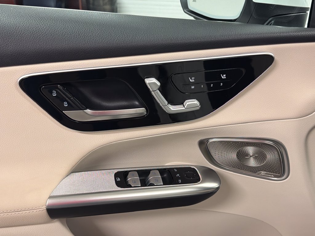 Used 2025 Mercedes-Benz GLC 300 image 20