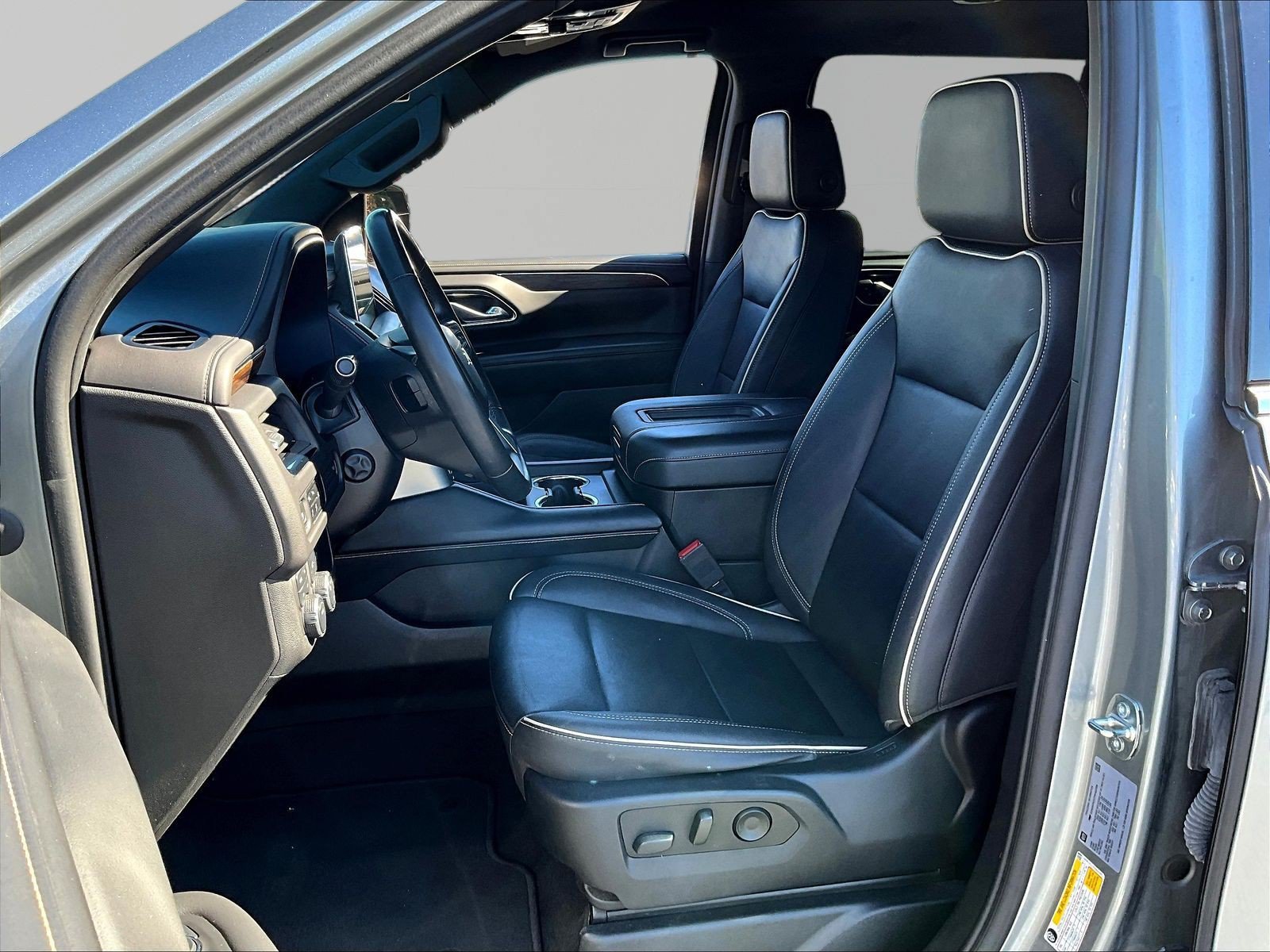 Used 2023 Chevrolet Suburban Premier AWD/4WD image 21