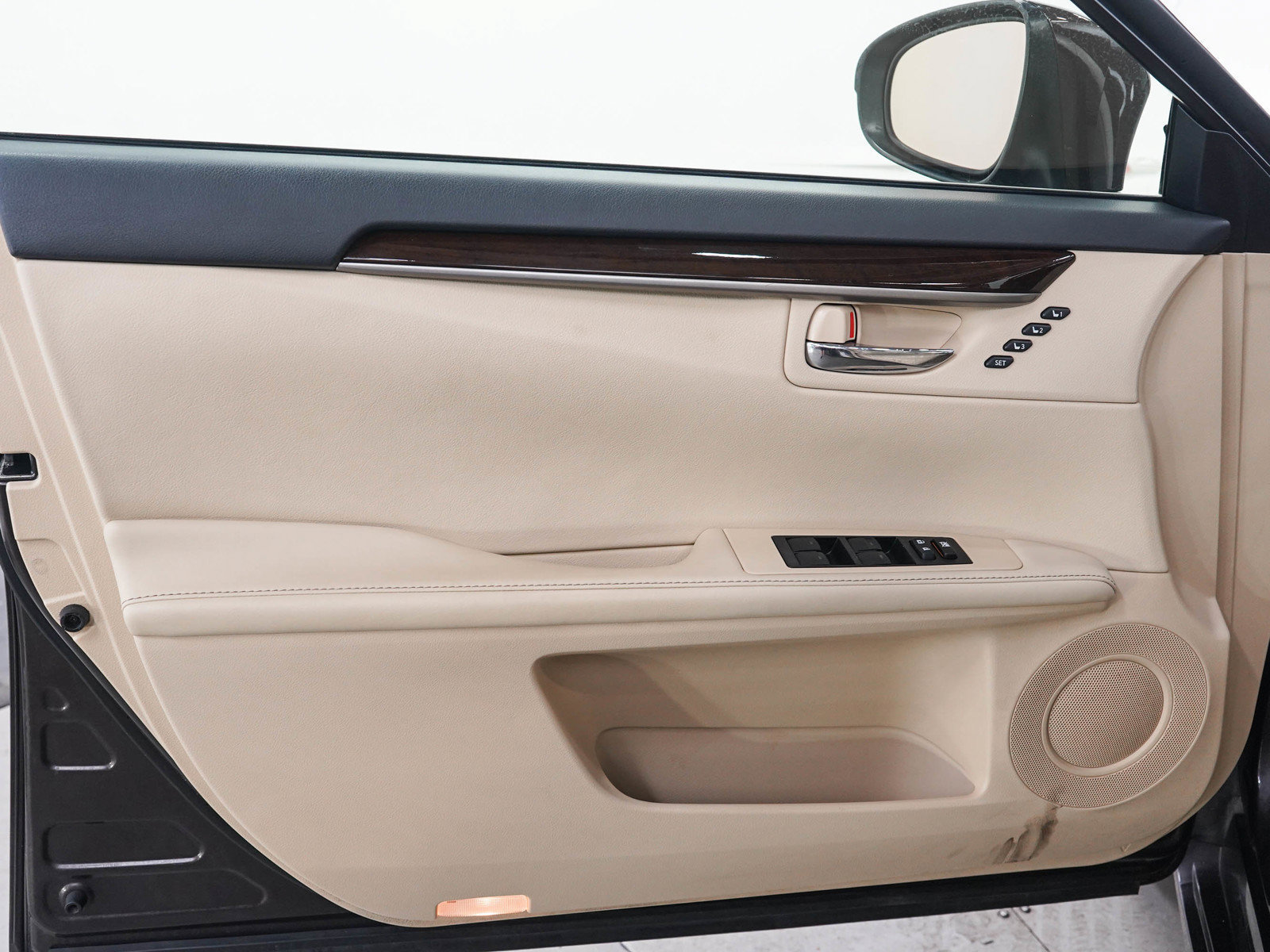 Used 2015 Lexus ES 350 w/ Premium Package FWD image 19