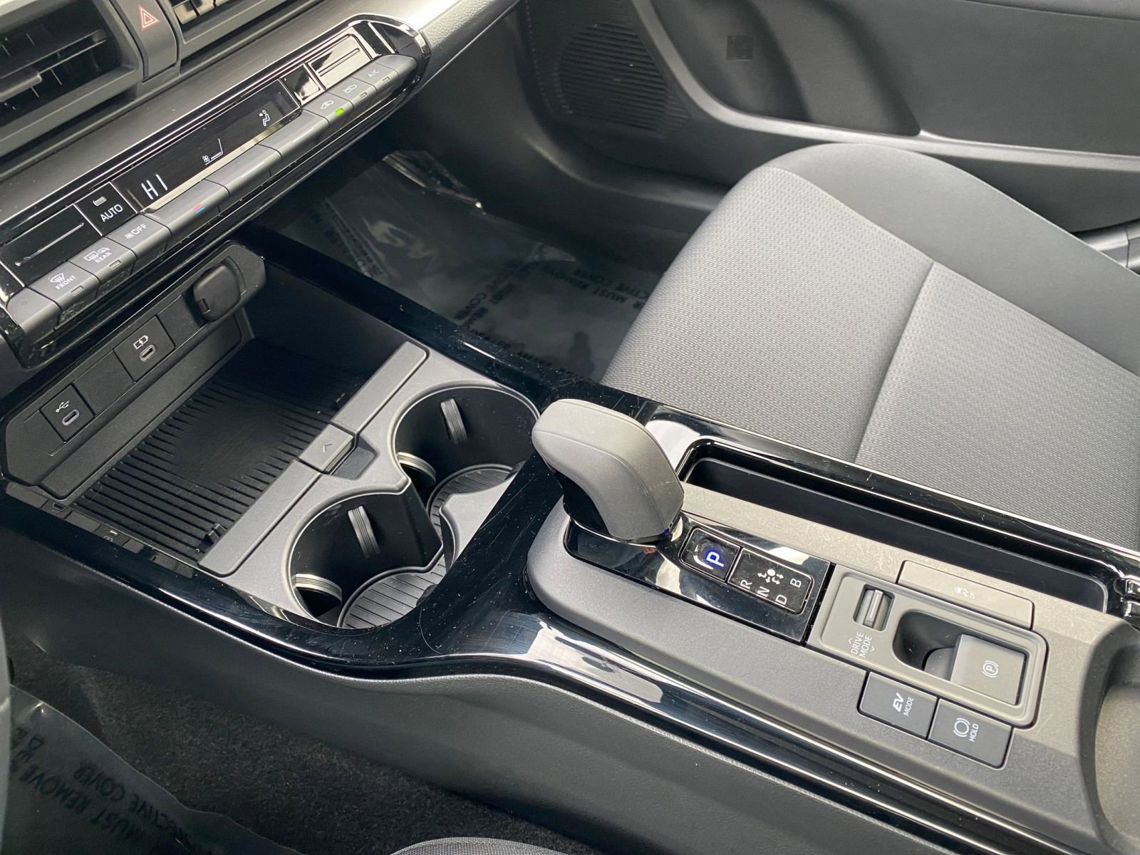 Used 2025 Toyota Prius LE image 41