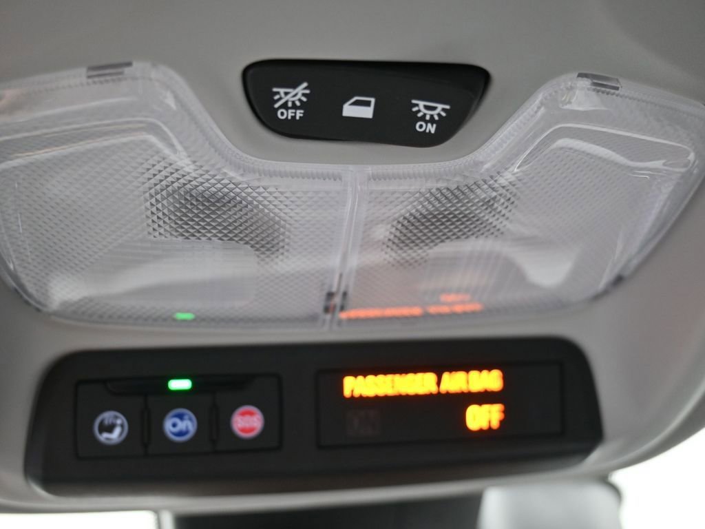 Used 2022 Chevrolet Bolt EUV LT w/ Convenience Package image 31