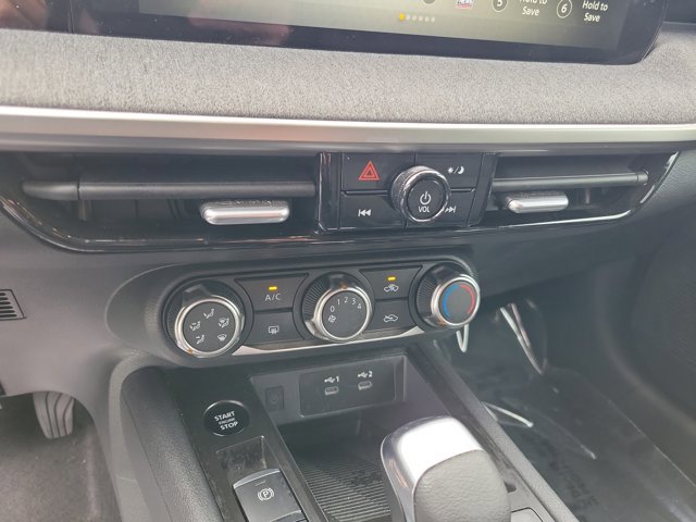 Used 2025 Nissan Kicks SV FWD image 27