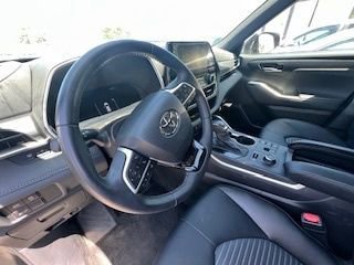 Used 2025 Toyota Highlander XSE image 7