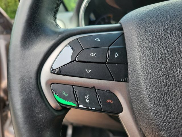 Used 2018 Jeep Grand Cherokee Laredo RWD image 15