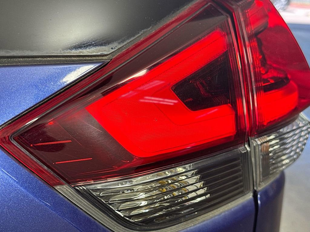 Used 2018 Nissan Rogue SV FWD image 32