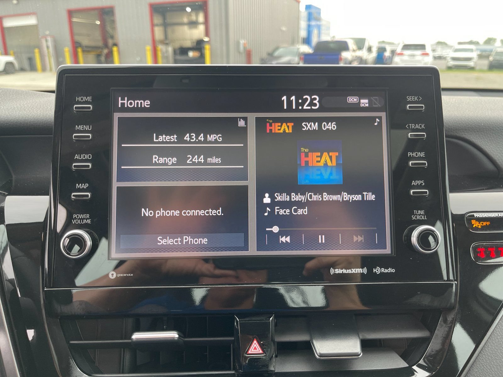 Used 2023 Toyota Camry SE w/ Audio Upgrade Package FWD image 19