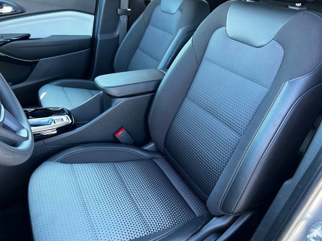 Used 2025 Chevrolet Trax LT image 10