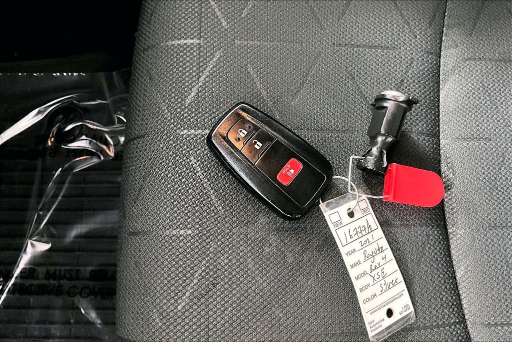 Used 2021 Toyota RAV4 XLE image 10