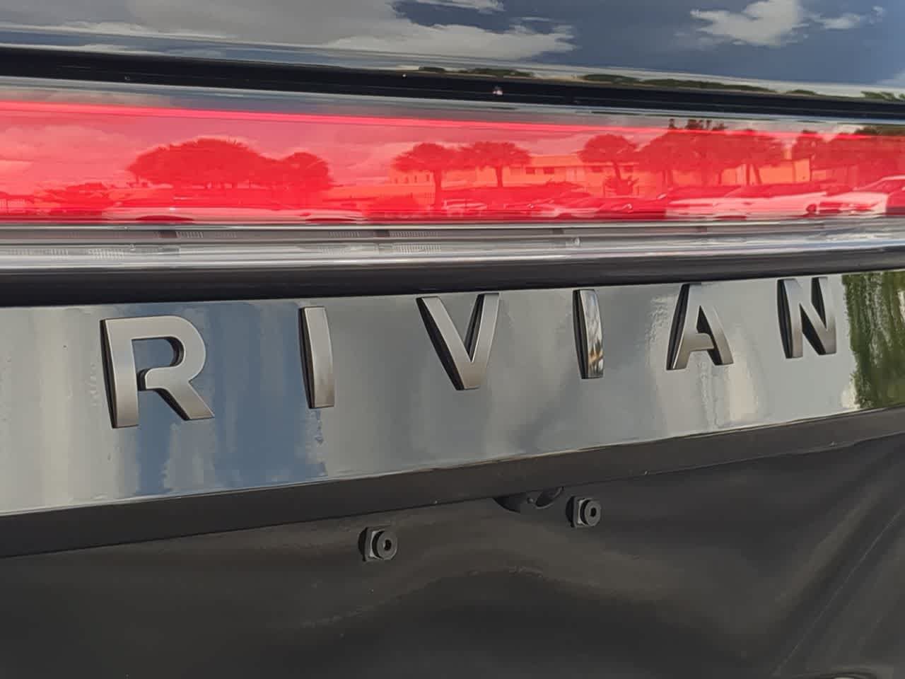 Used 2026 Rivian R1S Premium AWD/4WD image 12