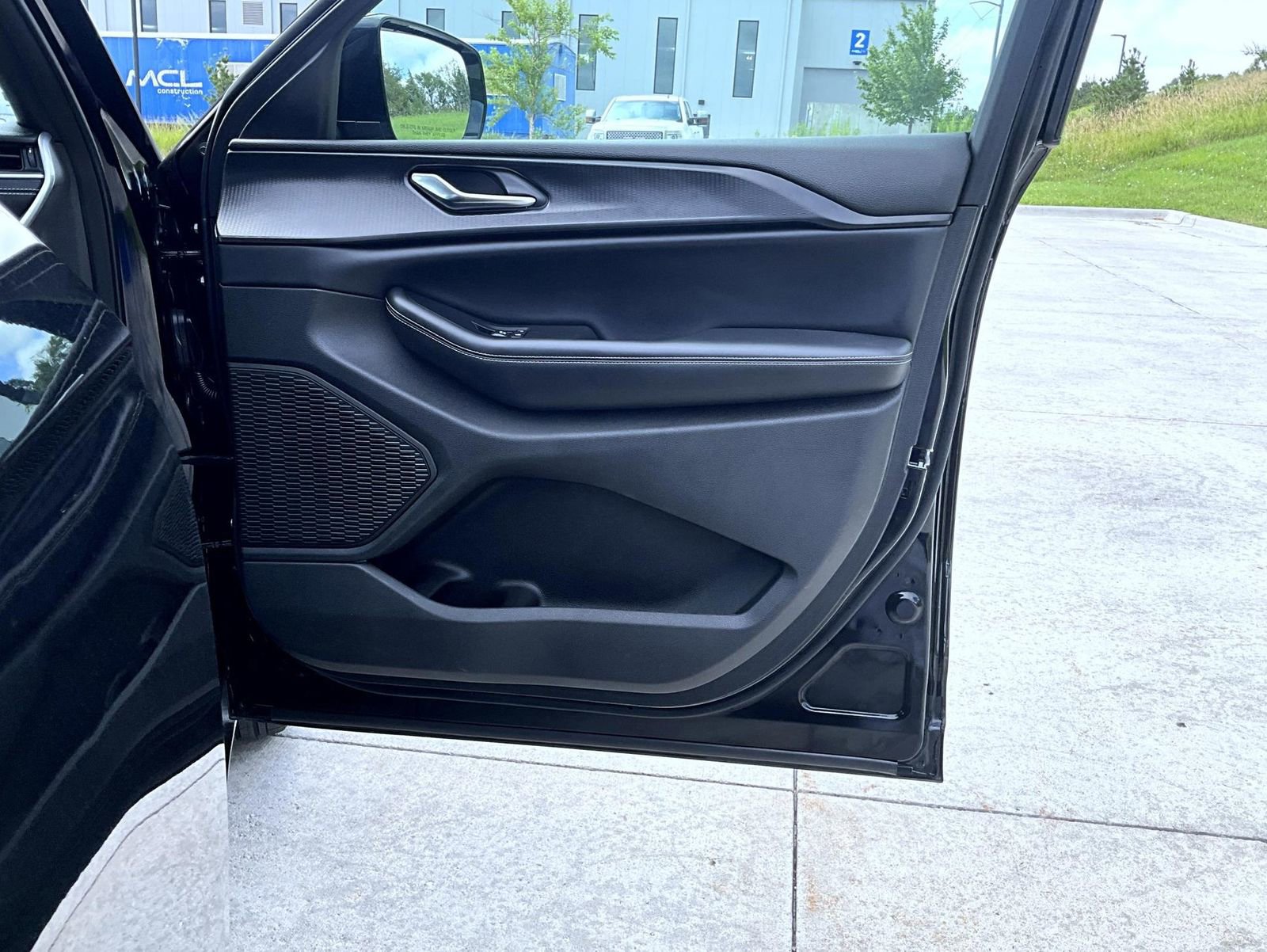 Used 2024 Jeep Grand Cherokee Altitude image 17