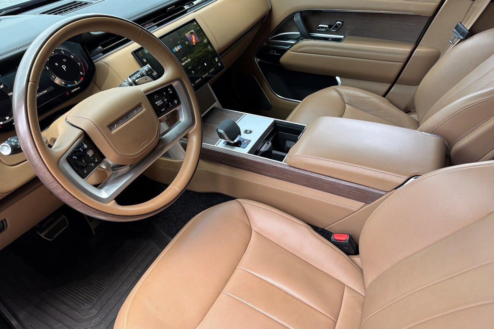 Used 2024 Land Rover Range Rover Long Wheelbase Autobiography AWD/4WD image 12