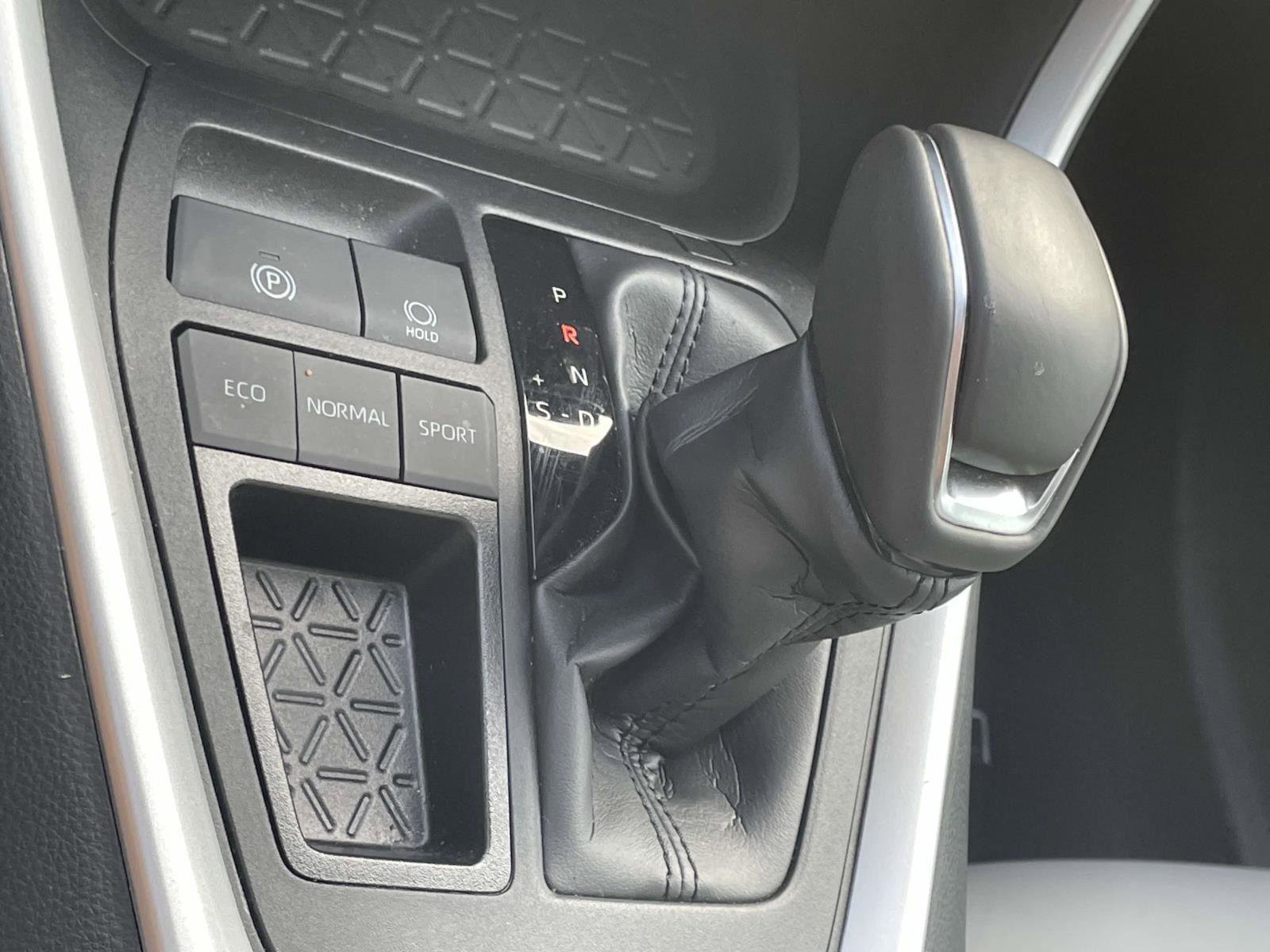 Used 2023 Toyota RAV4 XLE Premium image 6