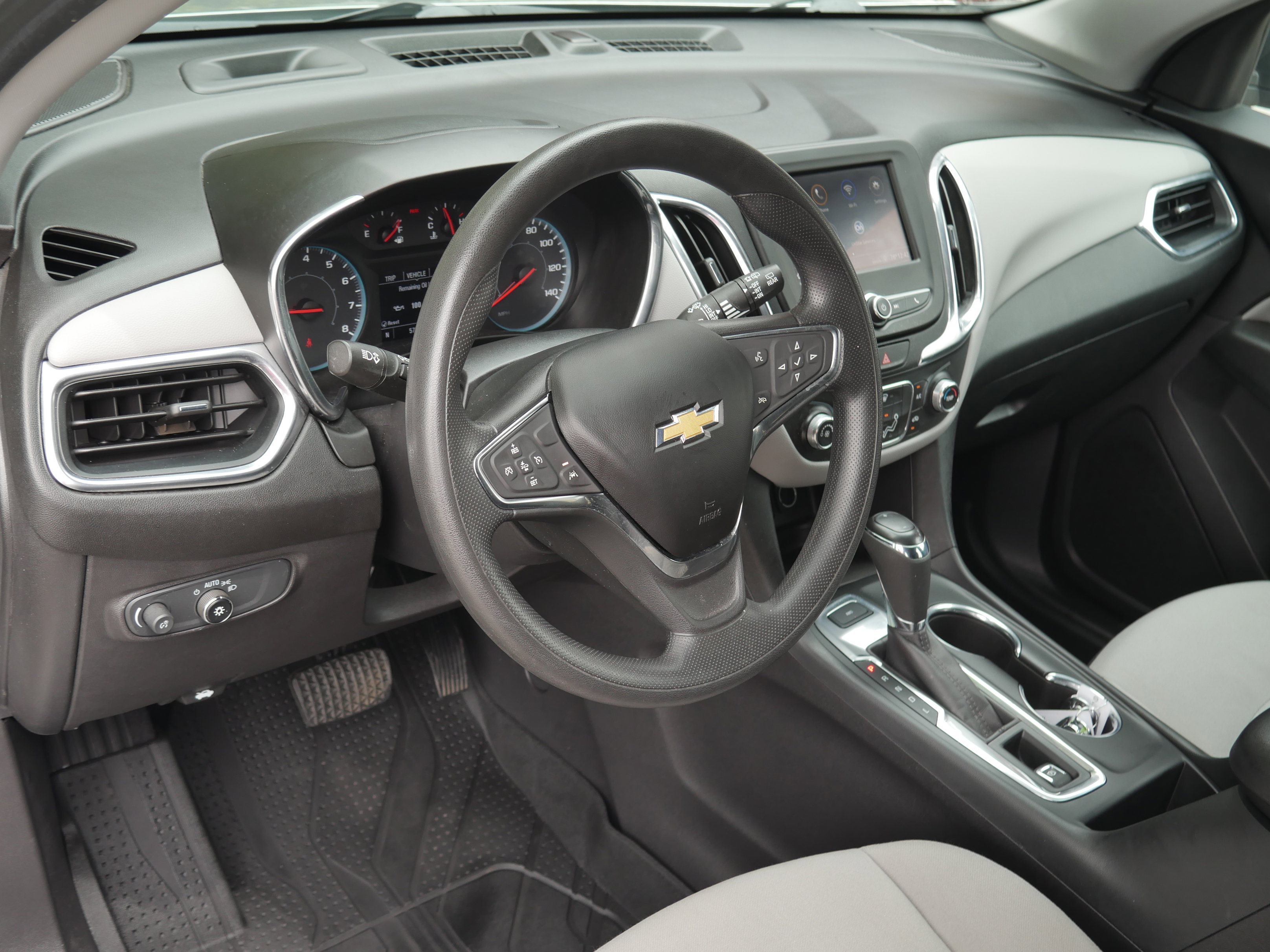 Used 2021 Chevrolet Equinox LS w/ LS Convenience Package AWD/4WD image 4