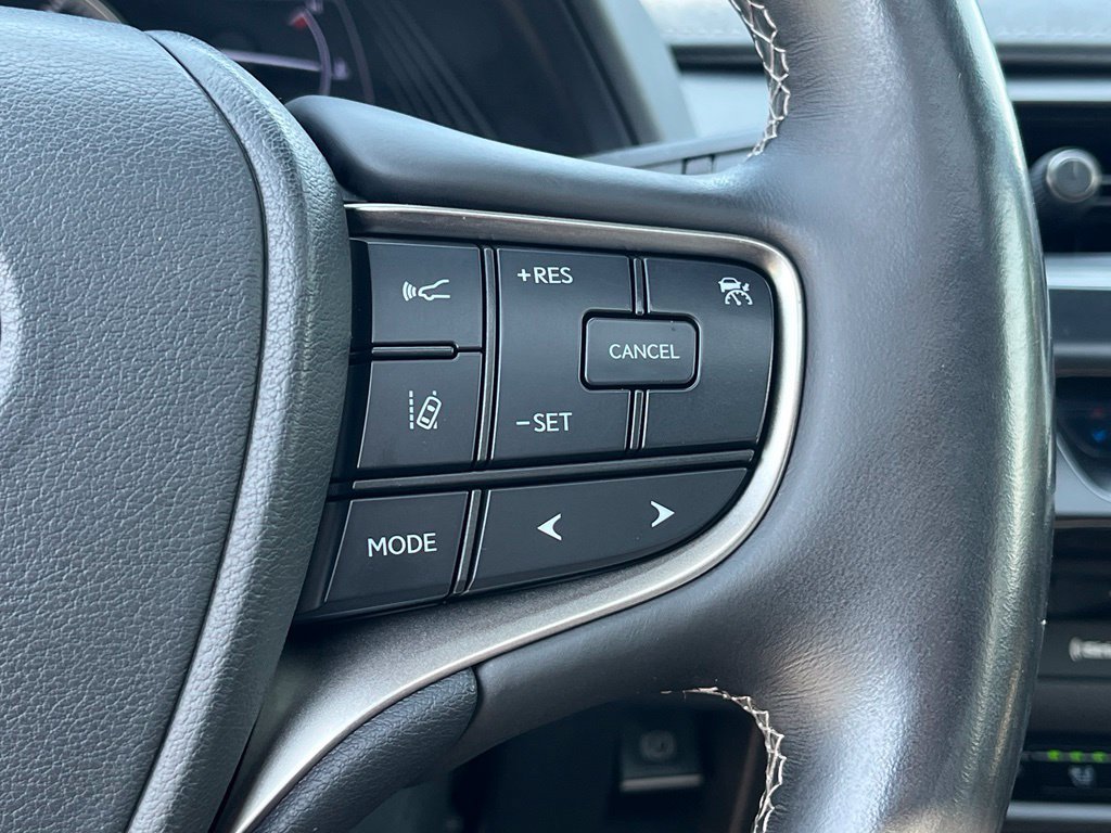 Used 2019 Lexus UX 250h w/ Premium Package AWD/4WD image 34
