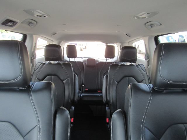Used 2024 Chrysler Pacifica Touring-L FWD image 40