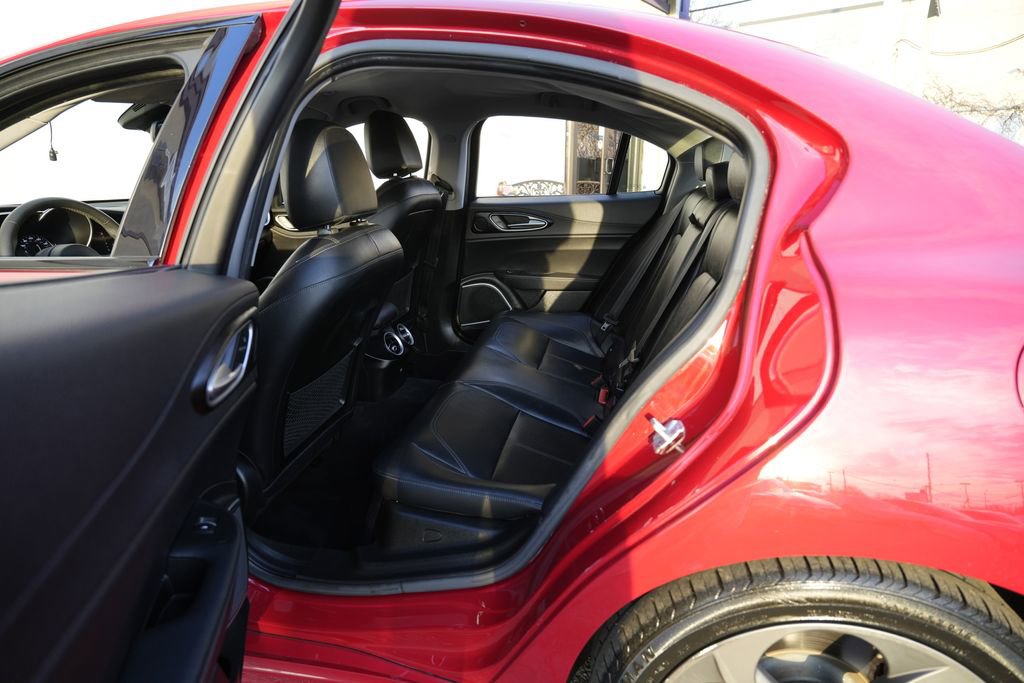 Used 2018 Alfa Romeo Giulia image 23