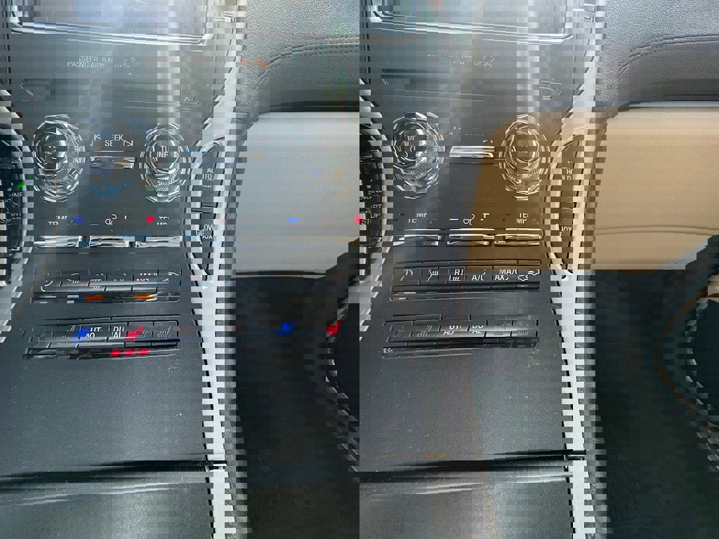 Used 2020 Lincoln Nautilus Reserve image 11